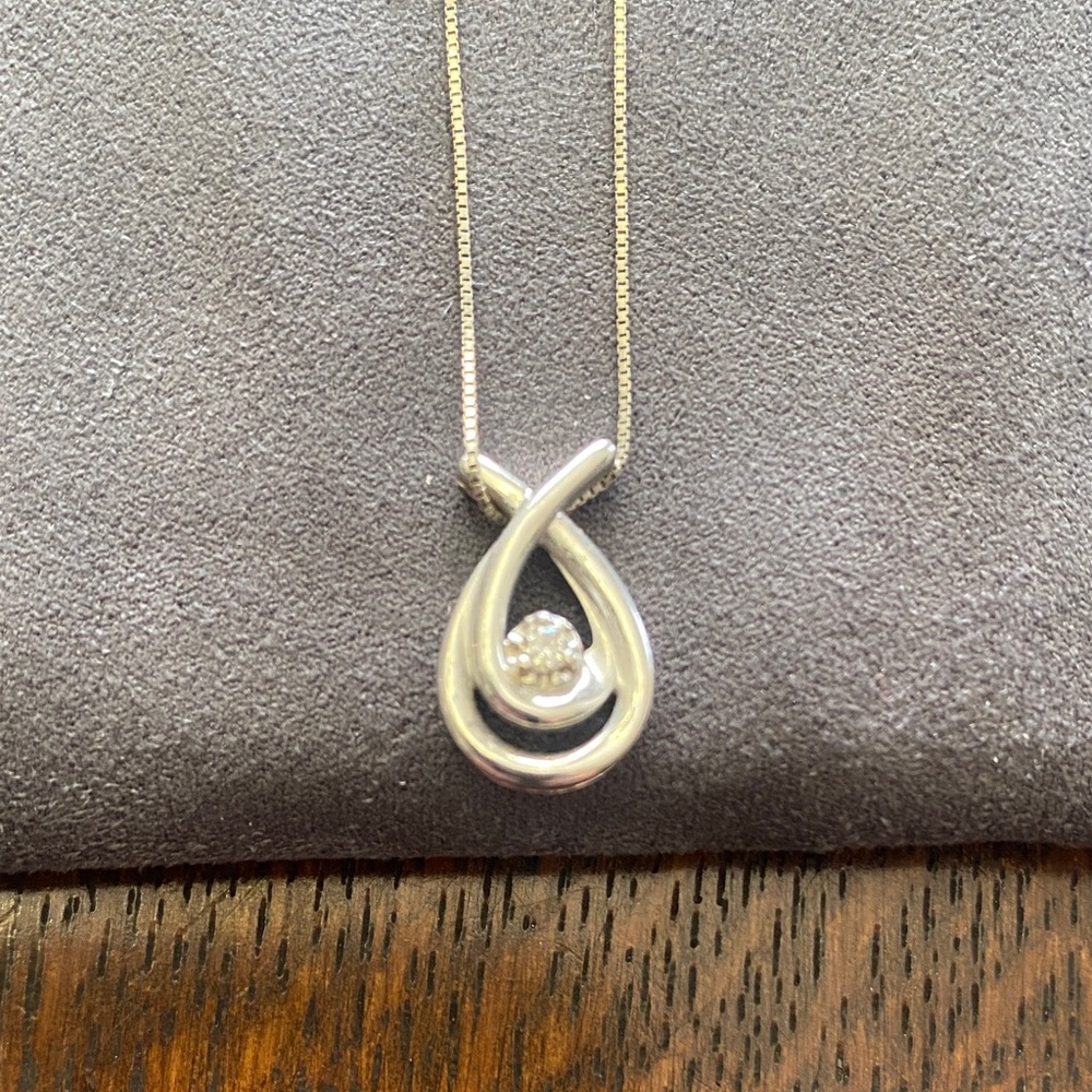 10kt White Gold Diamond Pendant Necklace Kay Jewelers - Picture 2 of 7